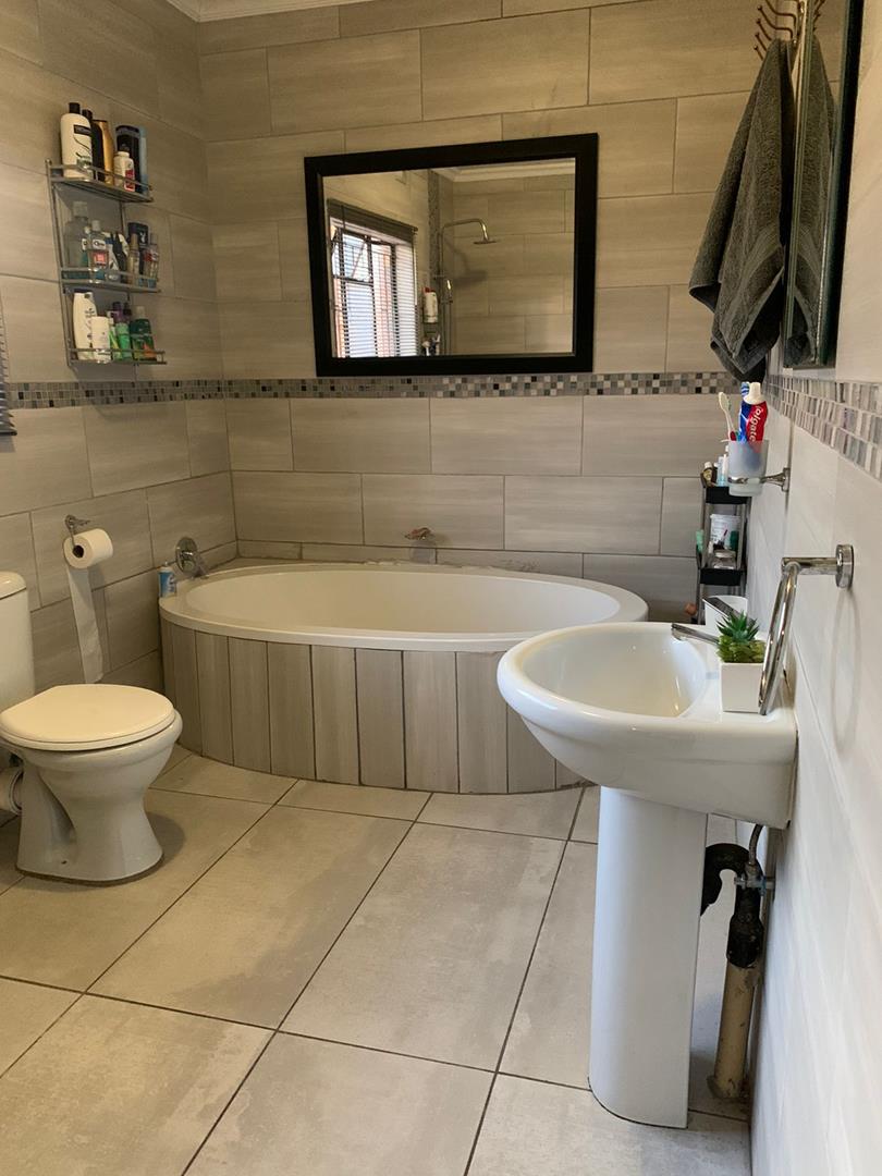 To Let 3 Bedroom Property for Rent in Klippoortje Gauteng