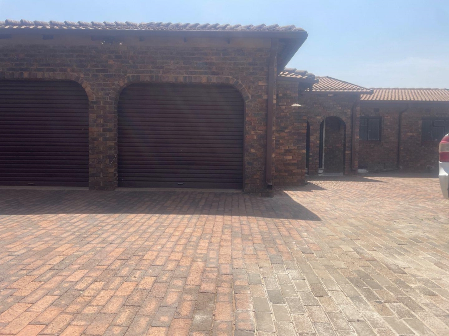 To Let 3 Bedroom Property for Rent in Klippoortje Gauteng