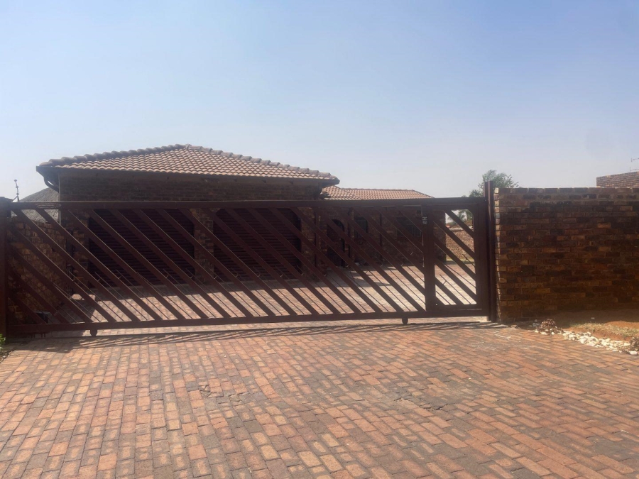 To Let 3 Bedroom Property for Rent in Klippoortje Gauteng