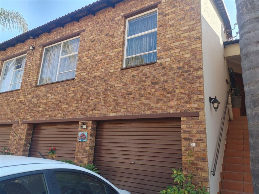 2 Bedroom Property for Sale in Glen Marais Gauteng