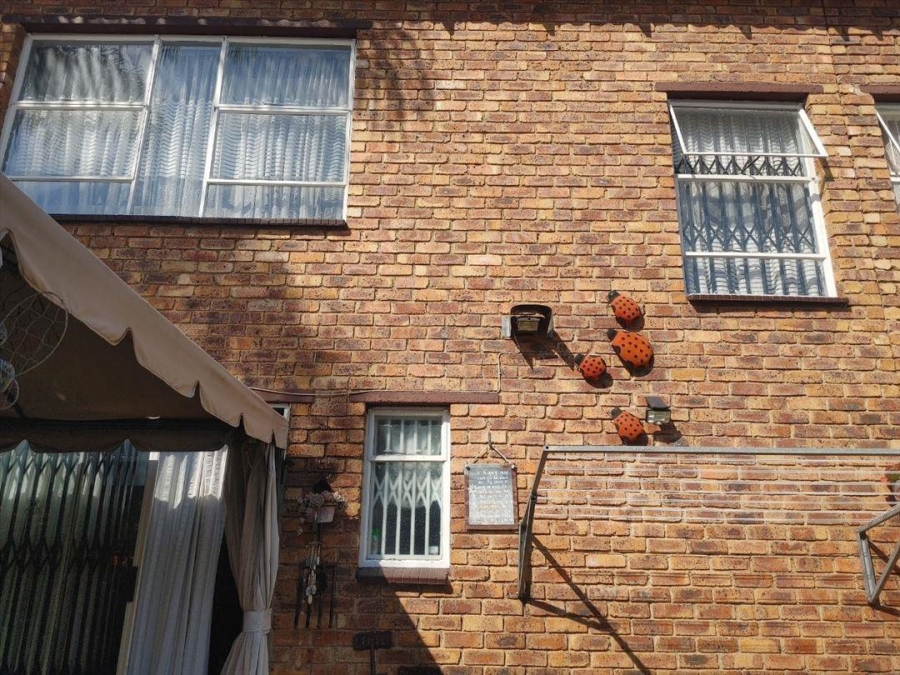 2 Bedroom Property for Sale in Glen Marais Gauteng