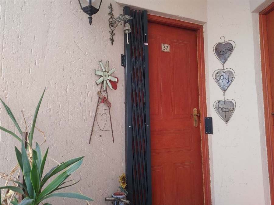 2 Bedroom Property for Sale in Glen Marais Gauteng