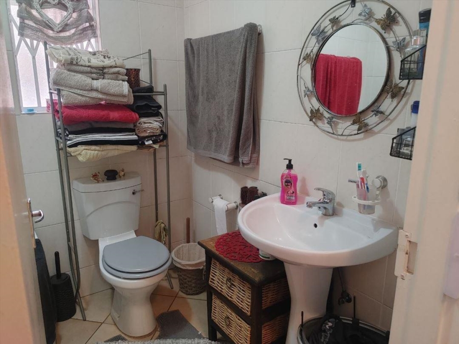2 Bedroom Property for Sale in Glen Marais Gauteng