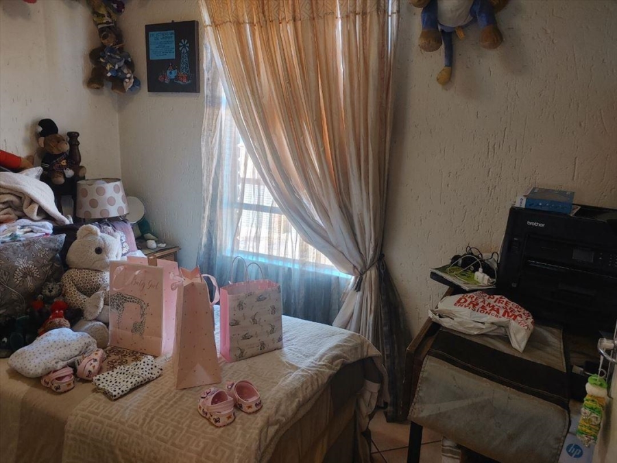 2 Bedroom Property for Sale in Glen Marais Gauteng