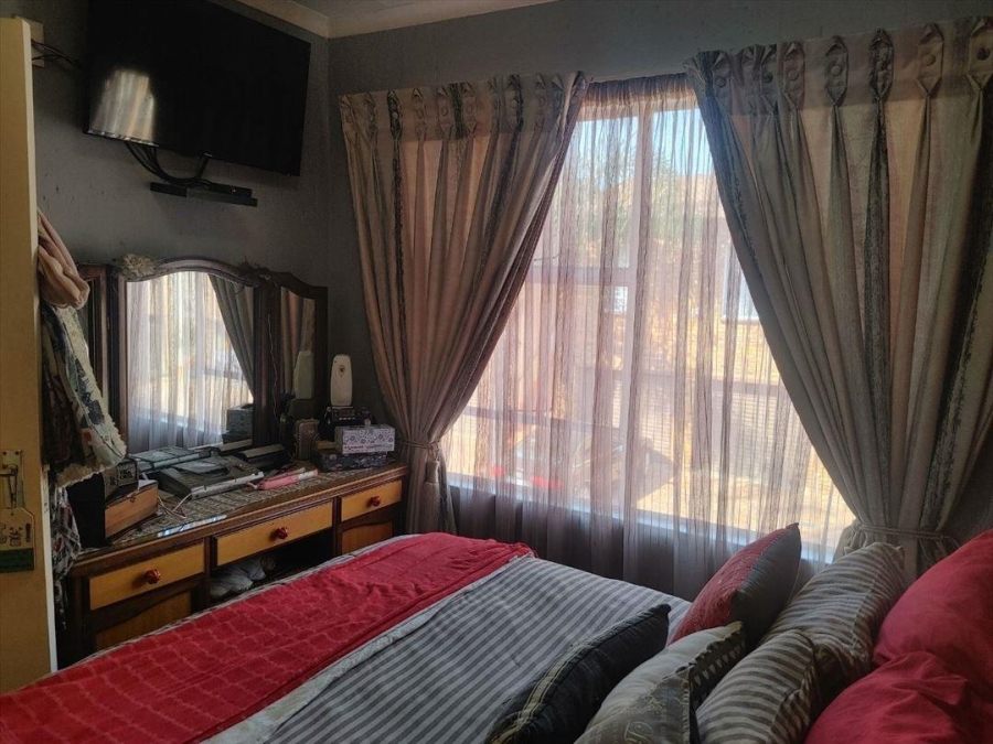 2 Bedroom Property for Sale in Glen Marais Gauteng