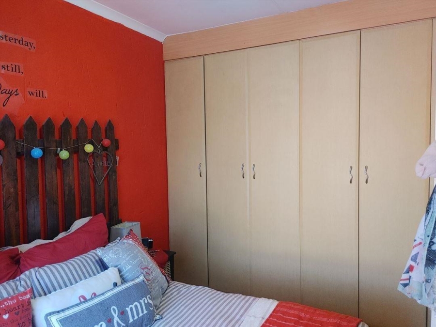 2 Bedroom Property for Sale in Glen Marais Gauteng