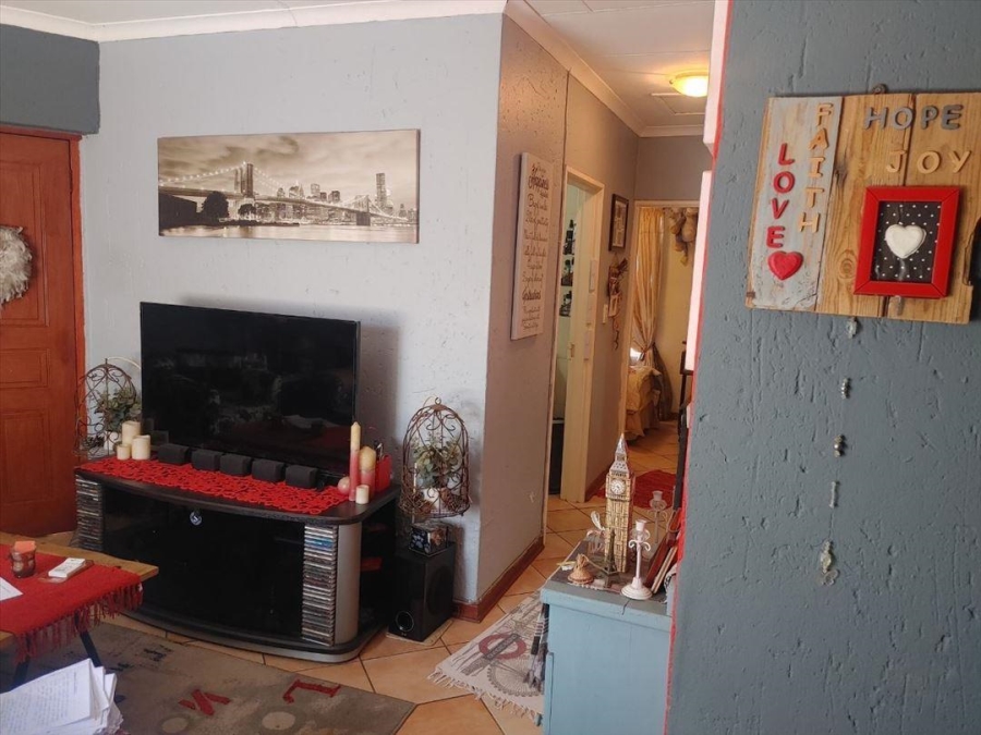2 Bedroom Property for Sale in Glen Marais Gauteng