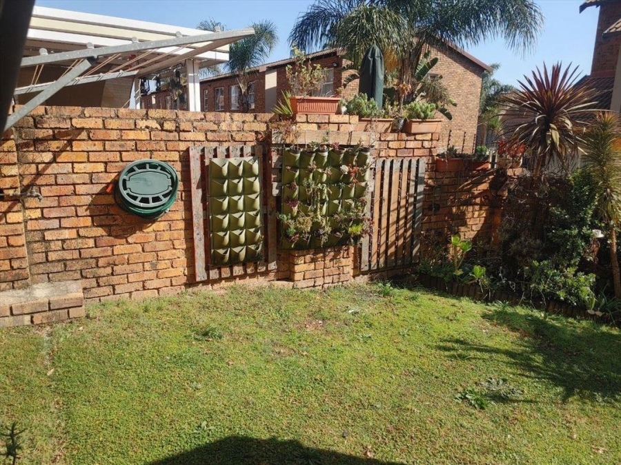 2 Bedroom Property for Sale in Glen Marais Gauteng