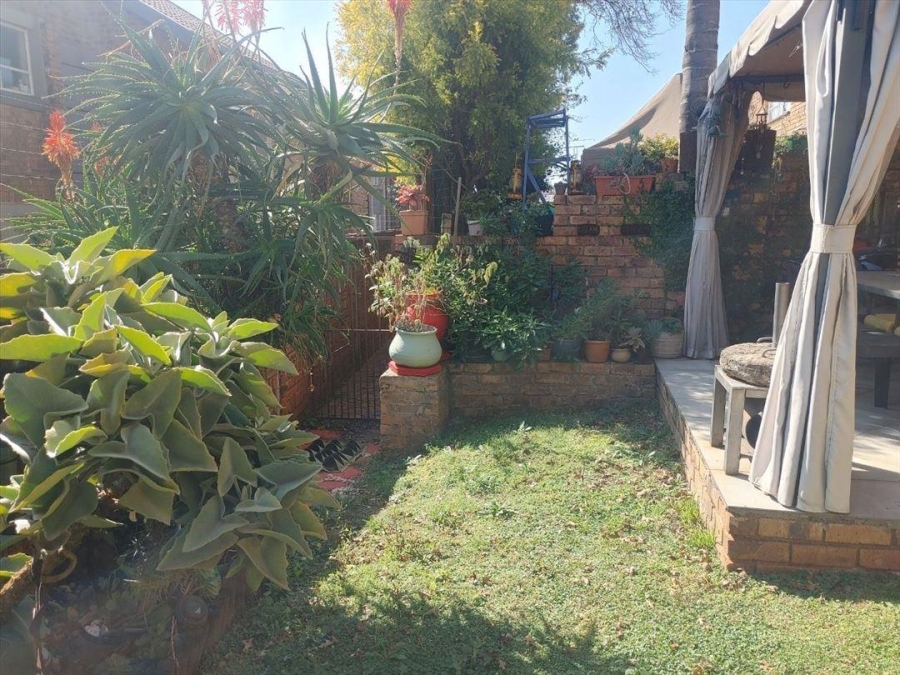 2 Bedroom Property for Sale in Glen Marais Gauteng