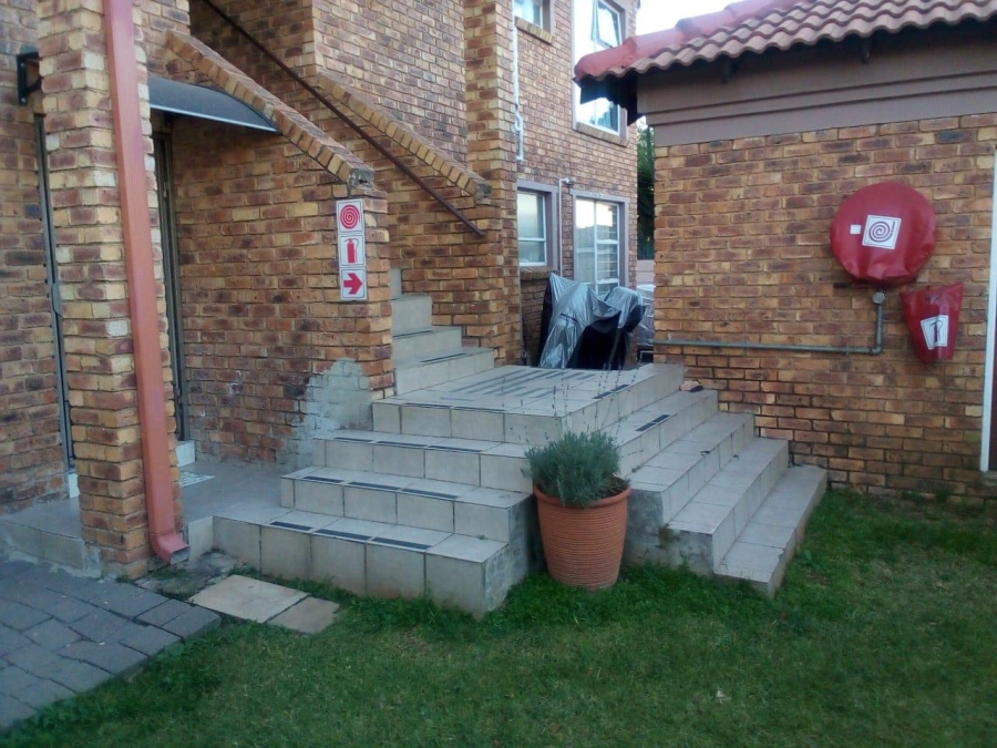 2 Bedroom Property for Sale in Nimrod Park Gauteng