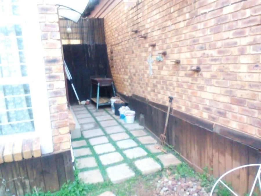 2 Bedroom Property for Sale in Nimrod Park Gauteng