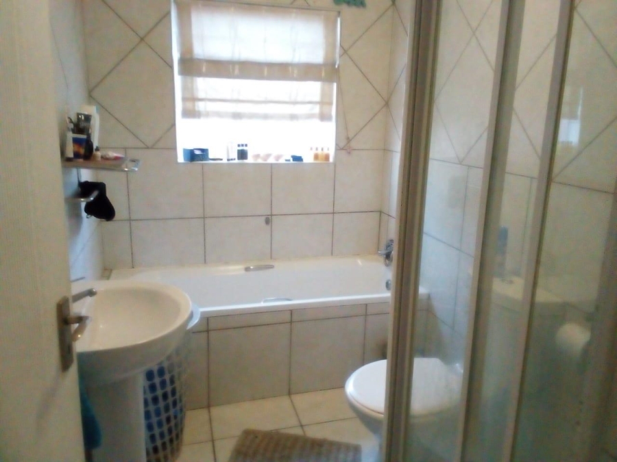 2 Bedroom Property for Sale in Nimrod Park Gauteng