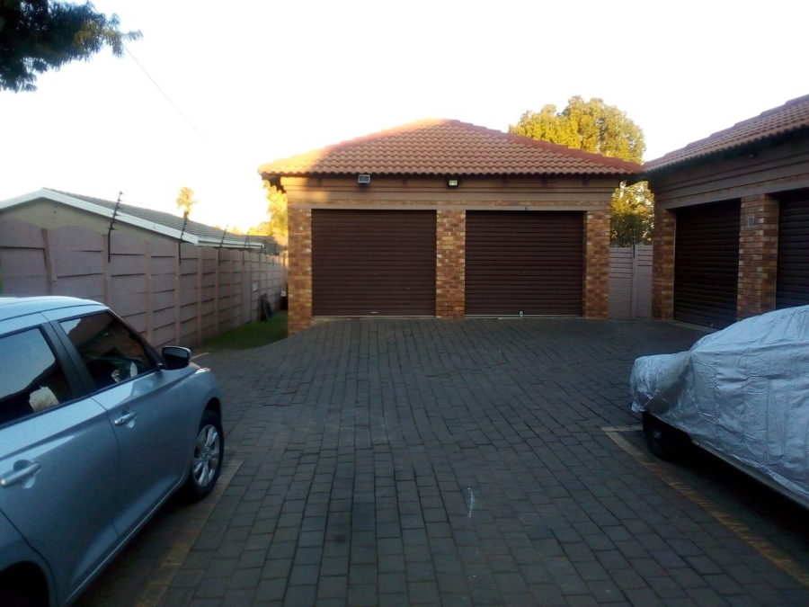 2 Bedroom Property for Sale in Nimrod Park Gauteng