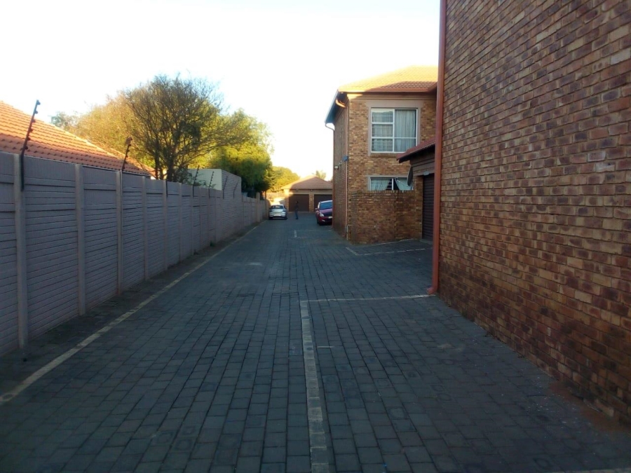 2 Bedroom Property for Sale in Nimrod Park Gauteng