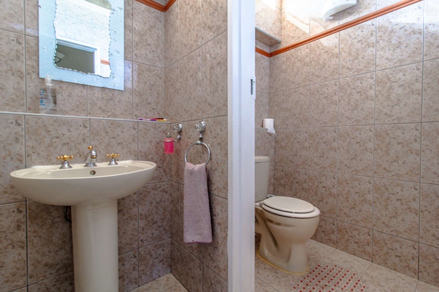 4 Bedroom Property for Sale in Alberante Gauteng