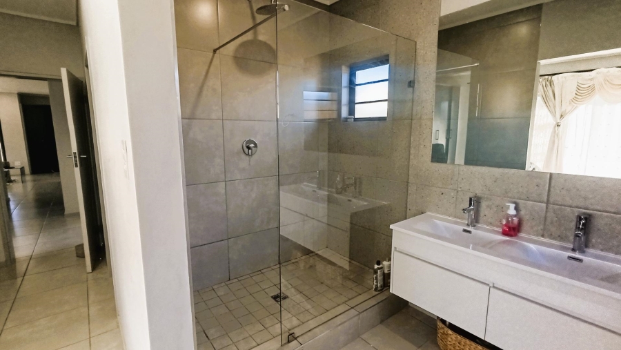 4 Bedroom Property for Sale in Amberfield Gauteng