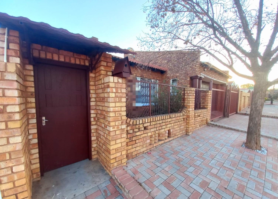 5 Bedroom Property for Sale in Danville Gauteng