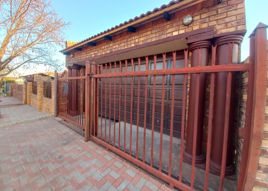 5 Bedroom Property for Sale in Danville Gauteng