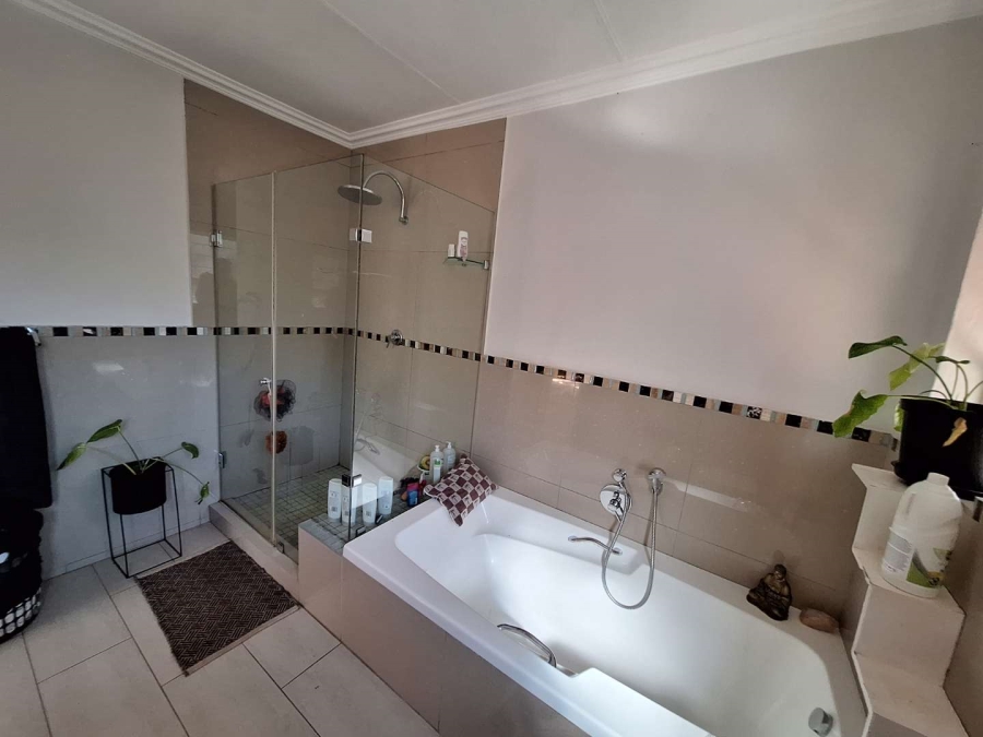 To Let 3 Bedroom Property for Rent in Ferndale Gauteng
