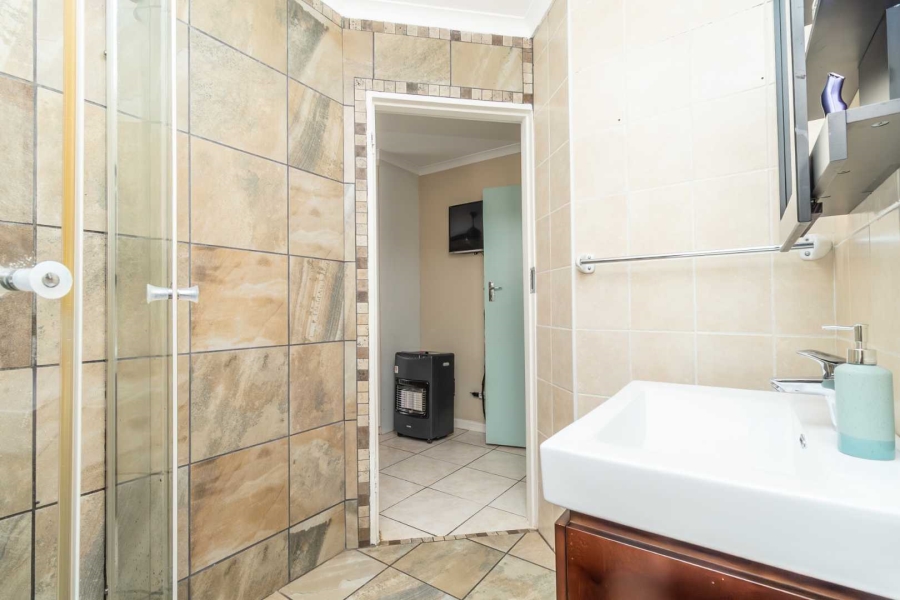 2 Bedroom Property for Sale in Bromhof Gauteng