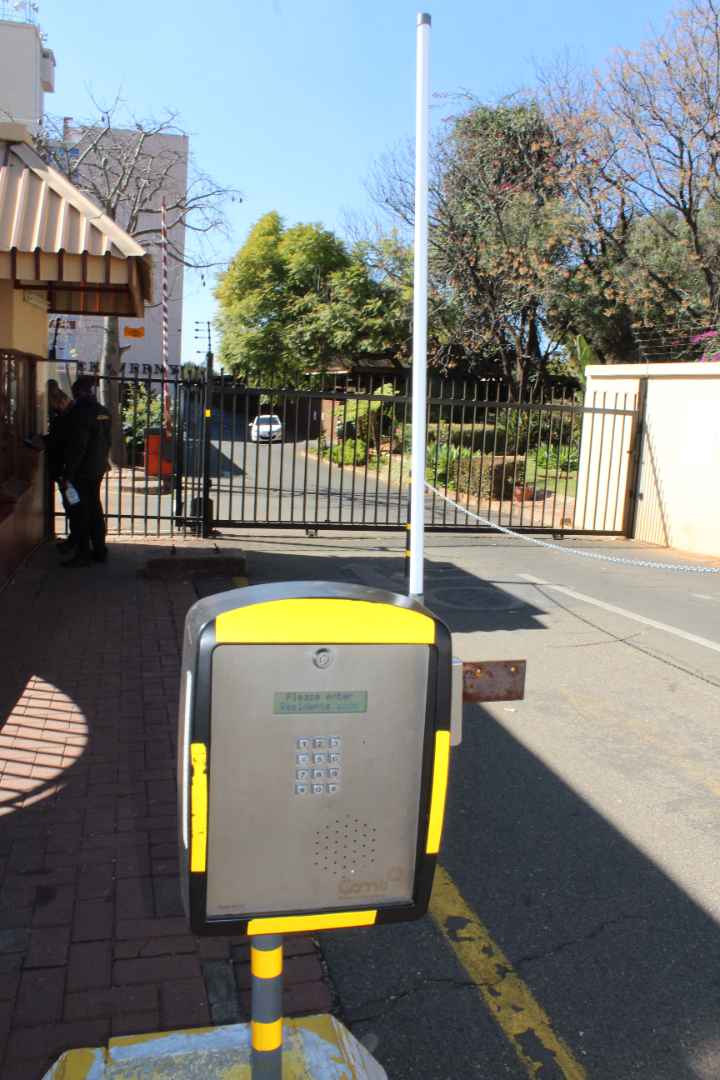To Let 1 Bedroom Property for Rent in La Montagne Gauteng