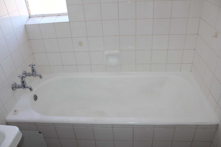 To Let 1 Bedroom Property for Rent in La Montagne Gauteng