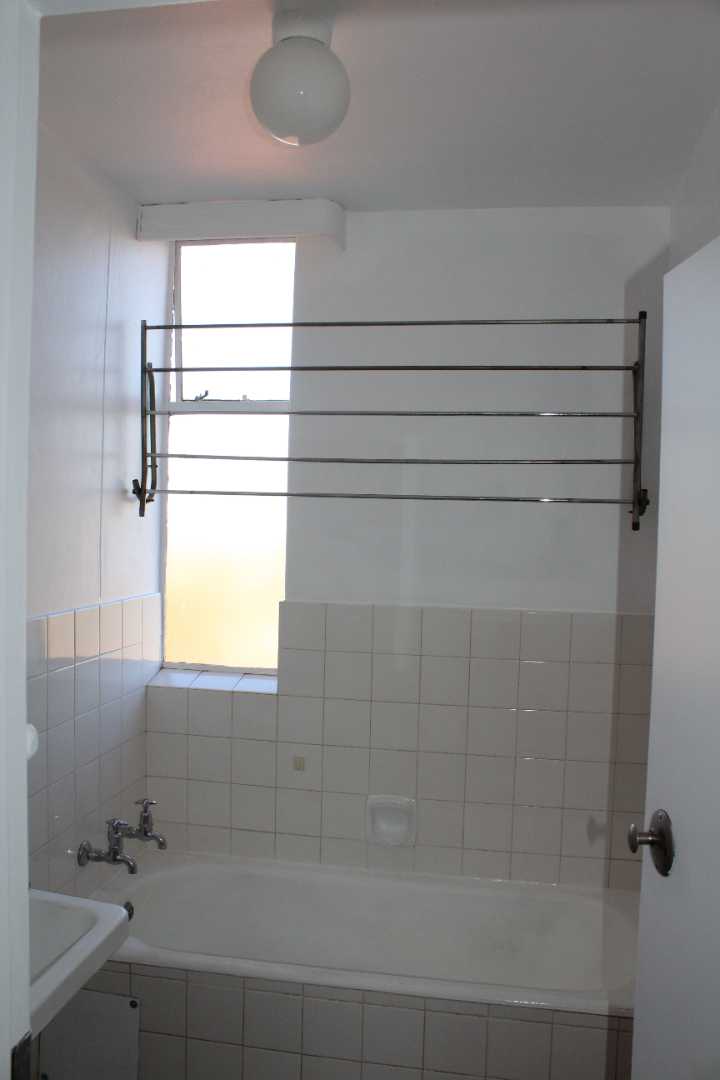 To Let 1 Bedroom Property for Rent in La Montagne Gauteng