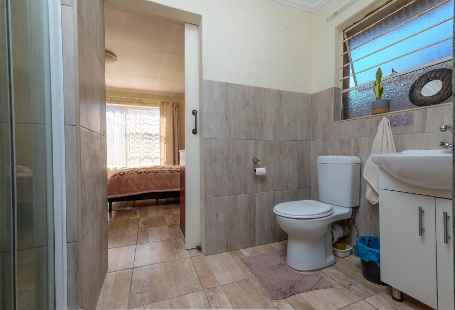 4 Bedroom Property for Sale in Buccleuch Gauteng