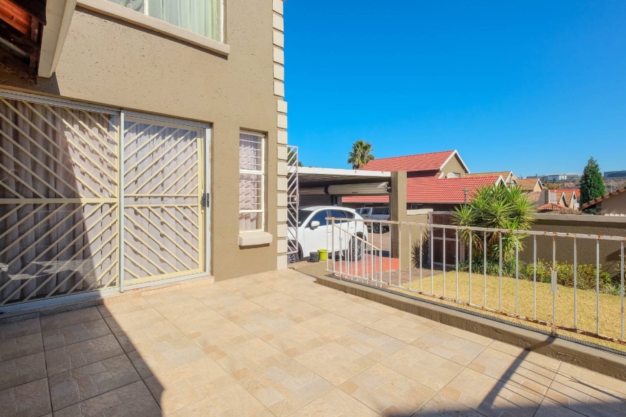 4 Bedroom Property for Sale in Buccleuch Gauteng
