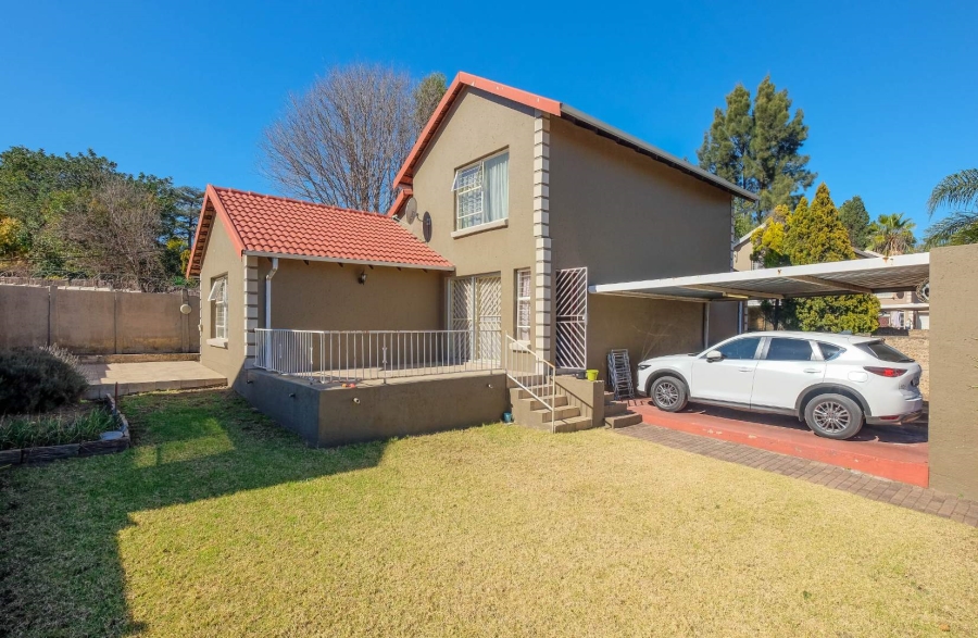 4 Bedroom Property for Sale in Buccleuch Gauteng