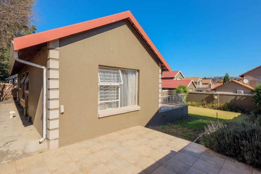 4 Bedroom Property for Sale in Buccleuch Gauteng