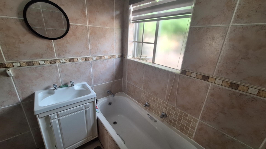 2 Bedroom Property for Sale in Wilgeheuwel Gauteng