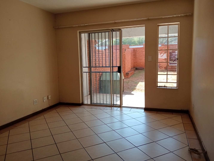To Let 2 Bedroom Property for Rent in Die Hoewes Gauteng