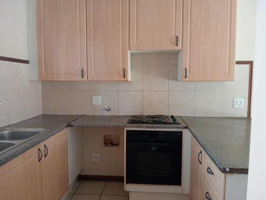 To Let 2 Bedroom Property for Rent in Die Hoewes Gauteng