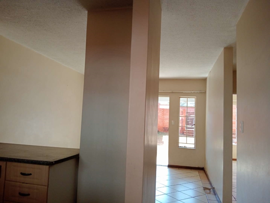 To Let 2 Bedroom Property for Rent in Die Hoewes Gauteng