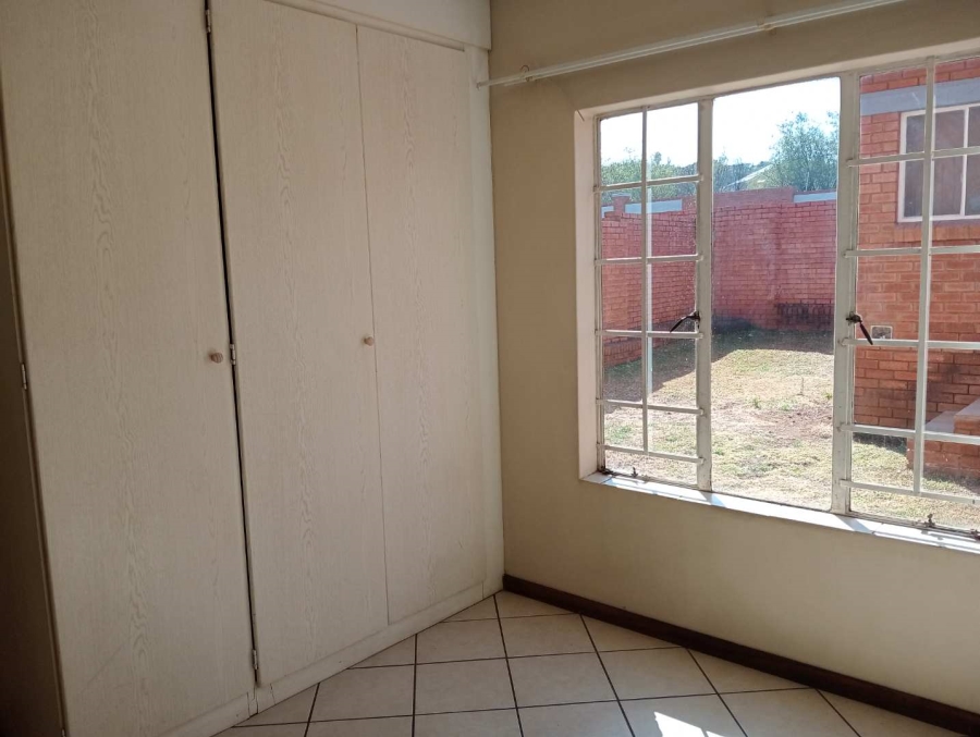 To Let 2 Bedroom Property for Rent in Die Hoewes Gauteng
