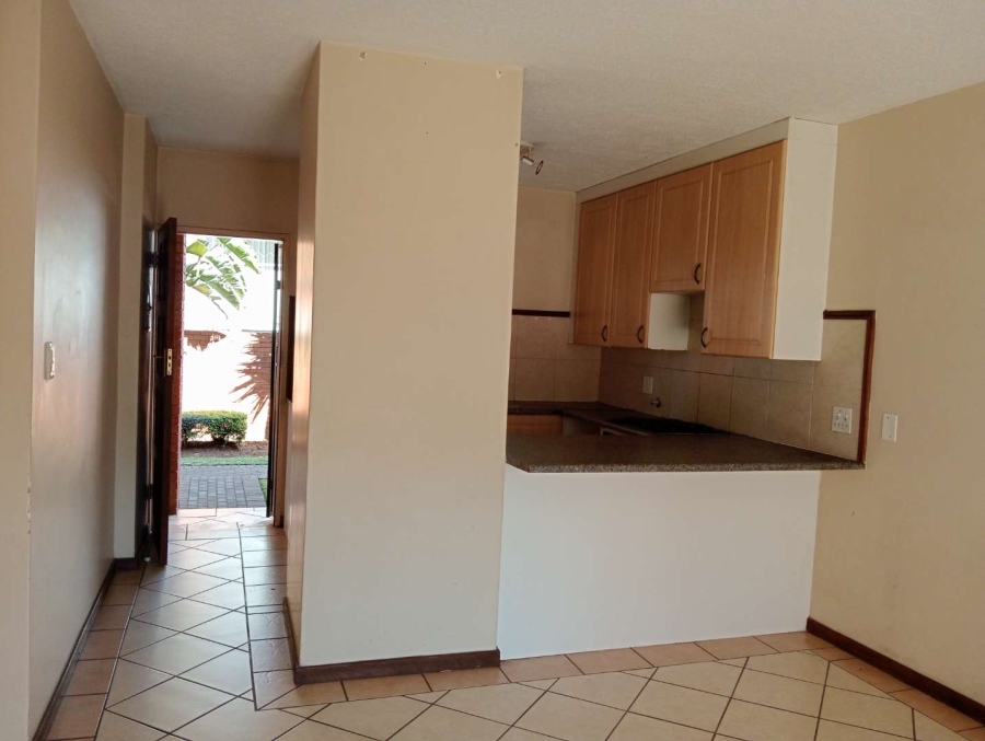 To Let 2 Bedroom Property for Rent in Die Hoewes Gauteng