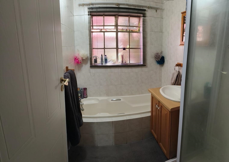 To Let 3 Bedroom Property for Rent in Eldoraigne Gauteng