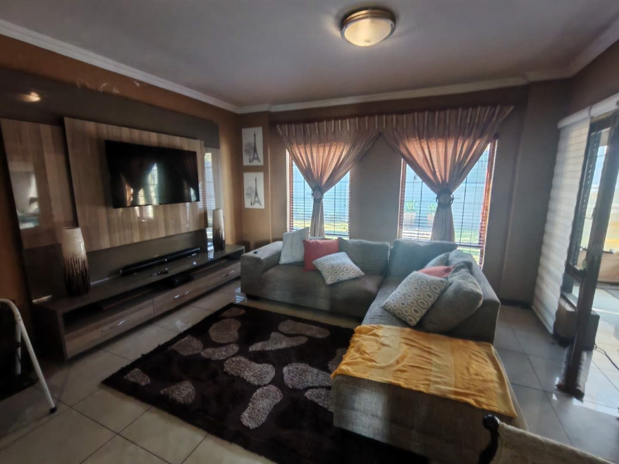 4 Bedroom Property for Sale in Wierdapark Gauteng