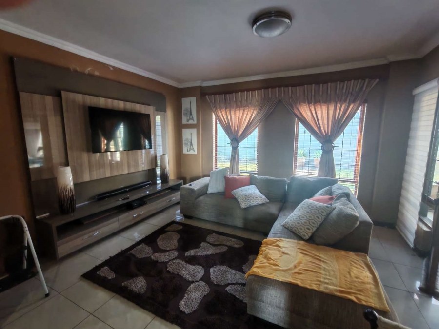 4 Bedroom Property for Sale in Wierdapark Gauteng