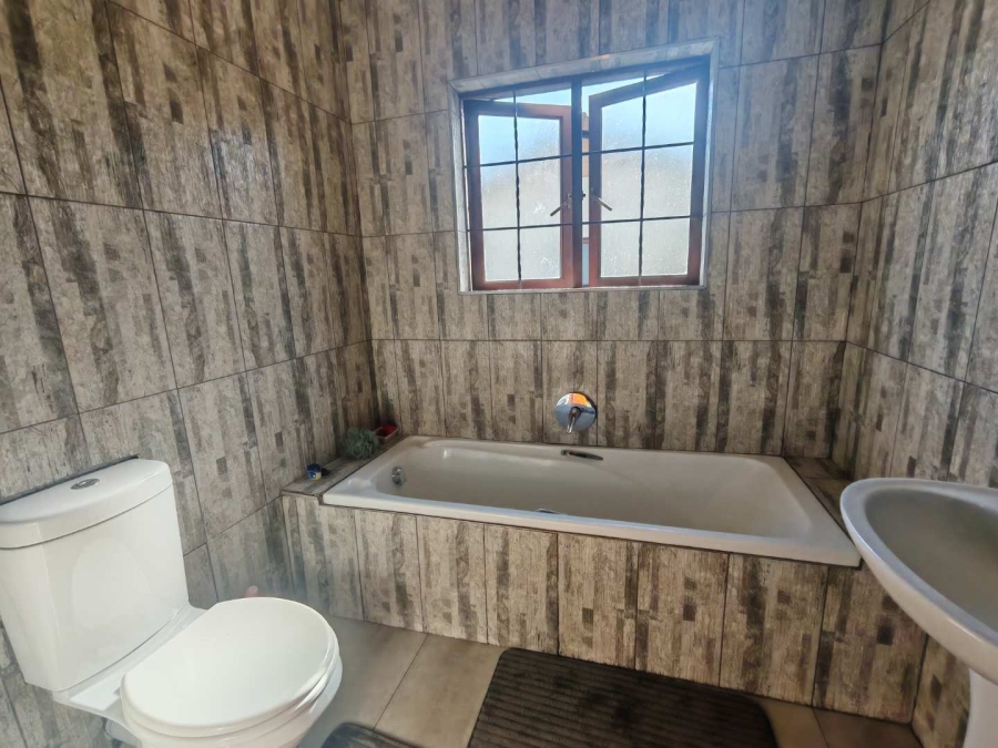4 Bedroom Property for Sale in Wierdapark Gauteng