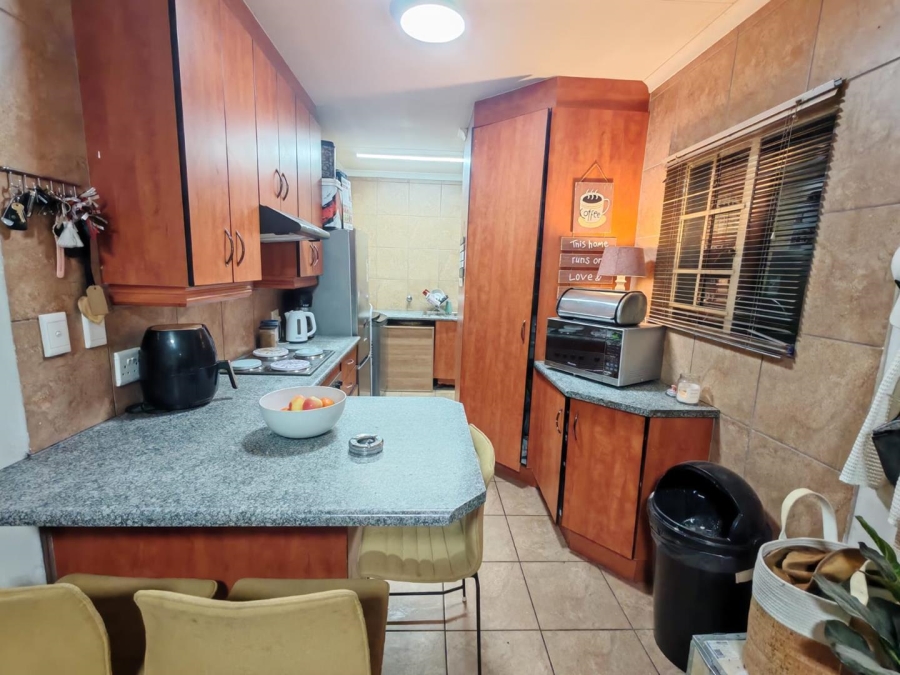 3 Bedroom Property for Sale in Glen Marais Gauteng