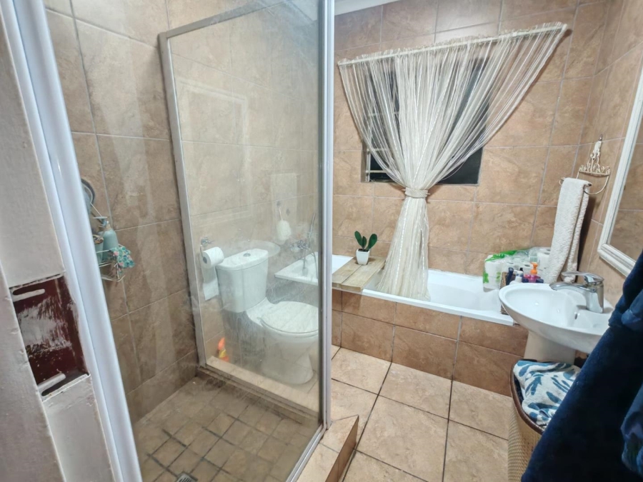 3 Bedroom Property for Sale in Glen Marais Gauteng