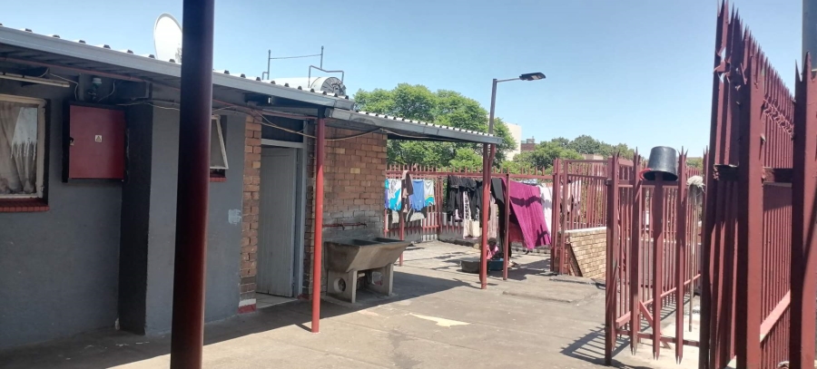 1 Bedroom Property for Sale in Yeoville Gauteng