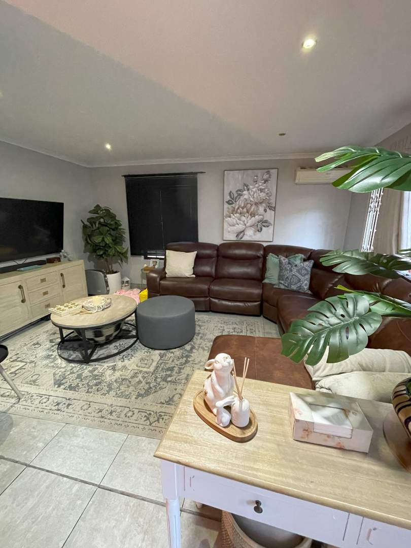 To Let 3 Bedroom Property for Rent in Woodlands Gauteng