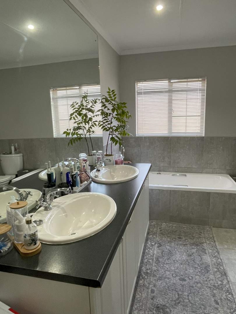 To Let 3 Bedroom Property for Rent in Woodlands Gauteng