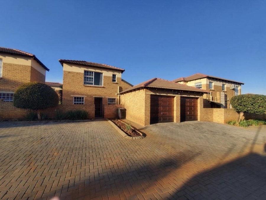To Let 3 Bedroom Property for Rent in Willowbrook Gauteng