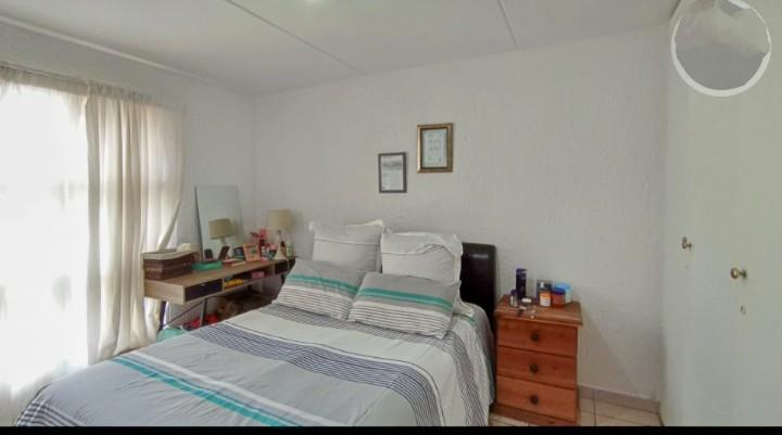 2 Bedroom Property for Sale in Mondeor Gauteng