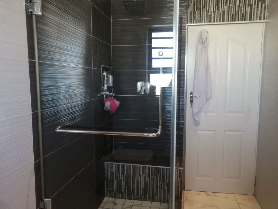 2 Bedroom Property for Sale in Ridgeway Gauteng