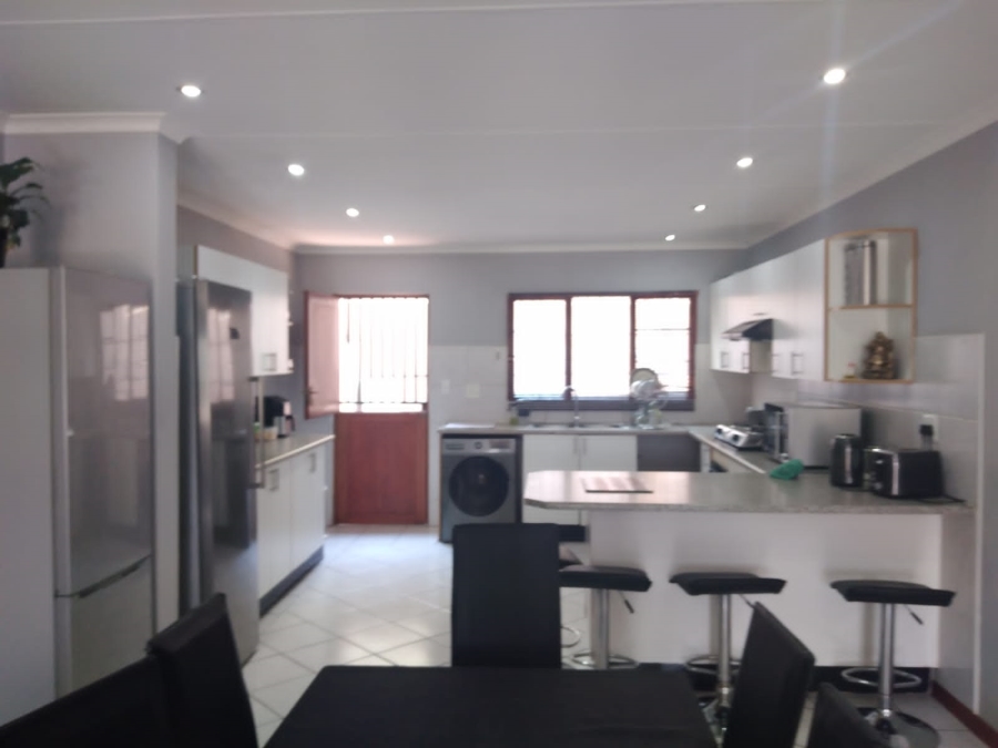3 Bedroom Property for Sale in Bassonia Gauteng
